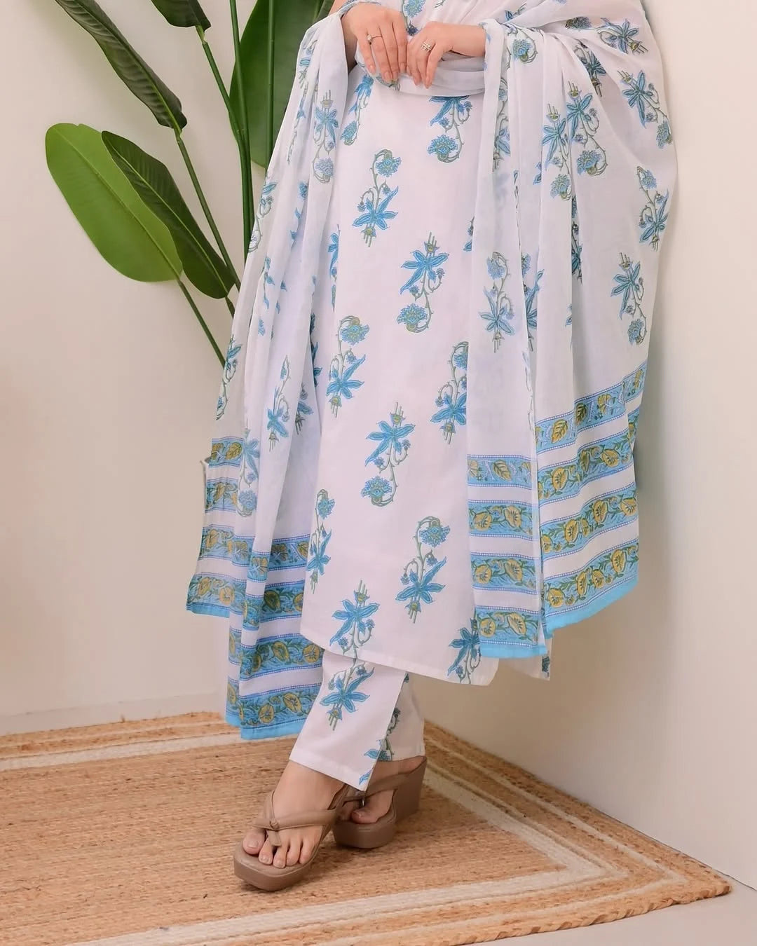 Women Blue Floral Print Straight Kurta with Pants & Dupatta