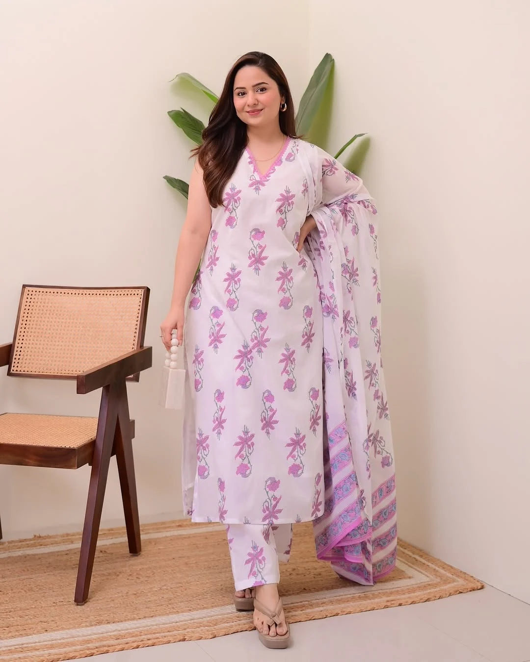 Women Floral Print Straight Kurta with Pants & Dupatta