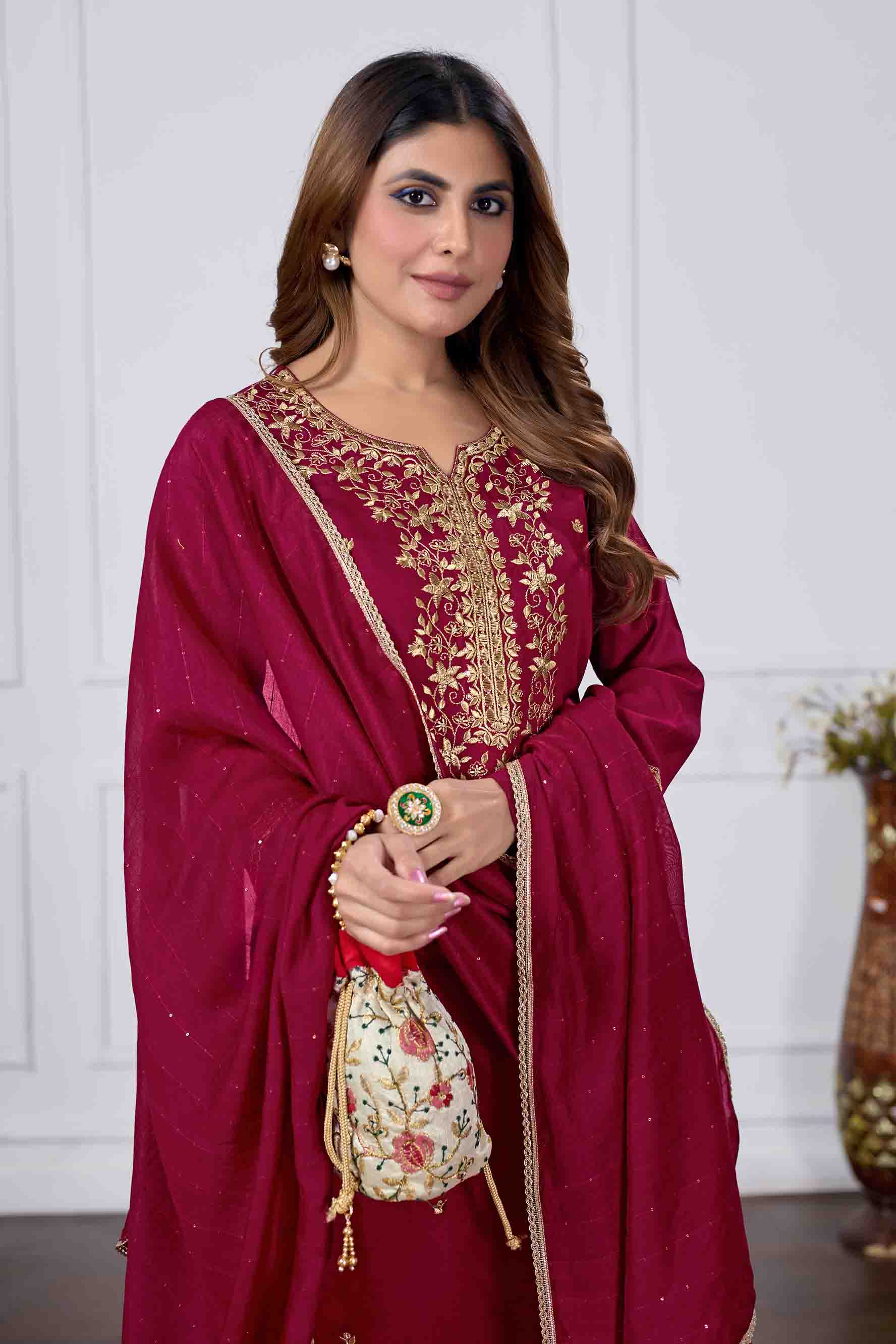 Women Embellished Straight Kurta Set