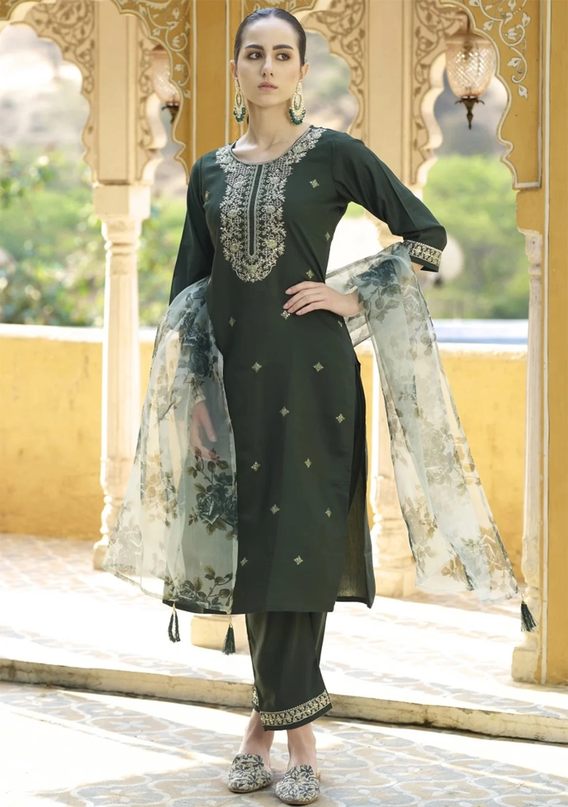 Women Embellished Straight Kurta Set