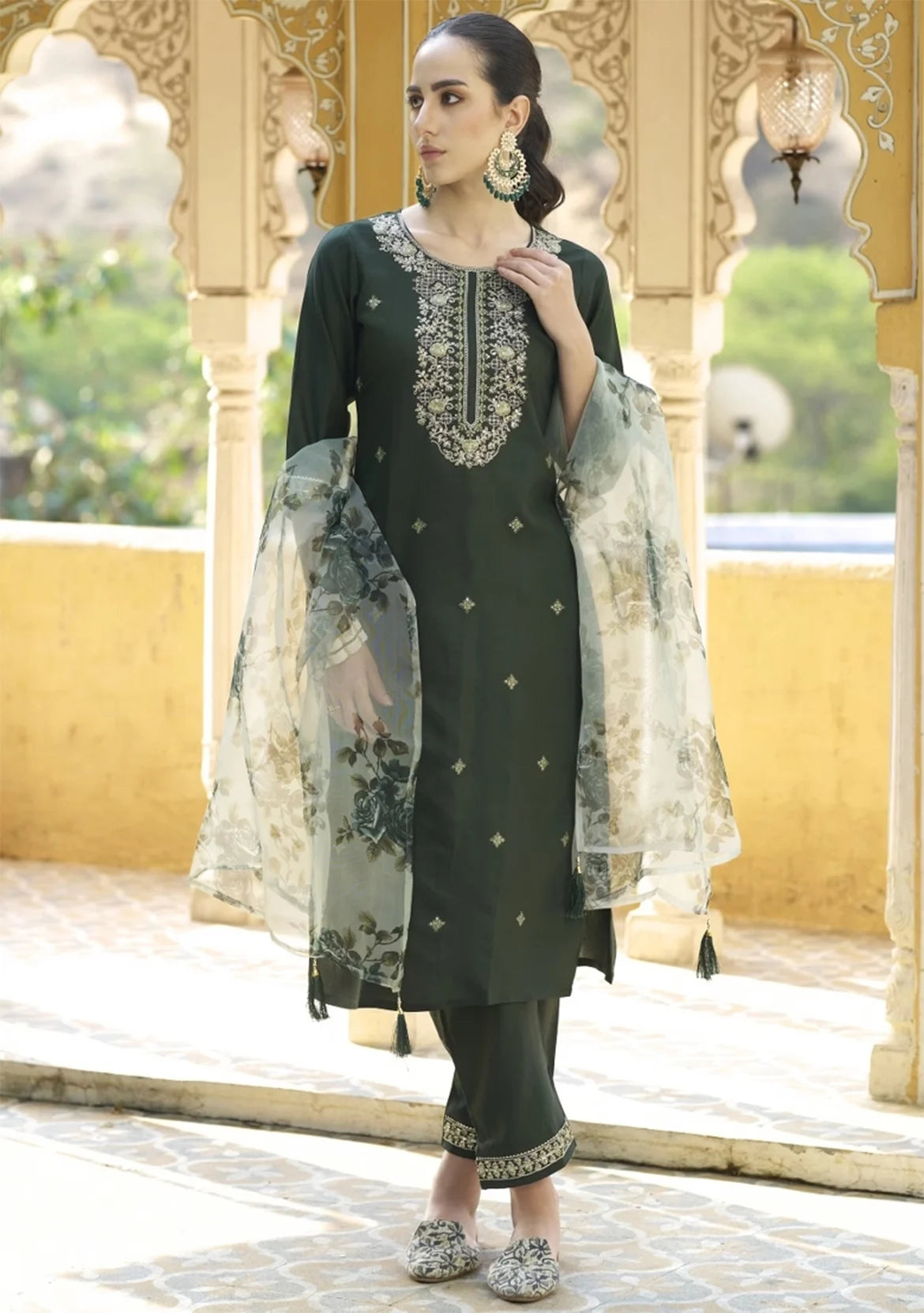 Women Embellished Straight Kurta Set