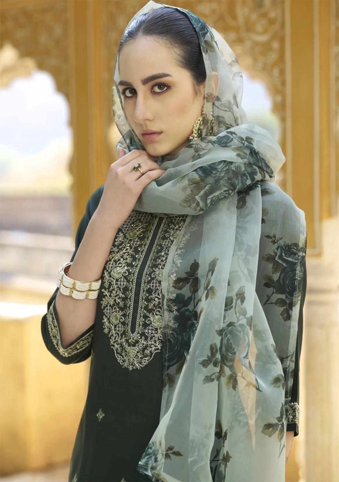 Women Embellished Straight Kurta Set